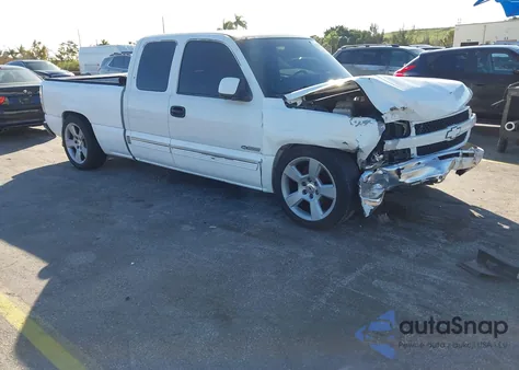 2000 Chevrolet Silverado 1500 Ls z USA, uszkodzony, nr VIN 2GCEC19T8Y1102551